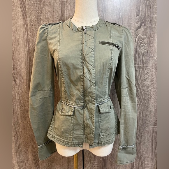 FREE PEOPLE 1970 Army Green Utility Military Jacket with Cargo Pockets. Size 2. - Picture 2 of 15